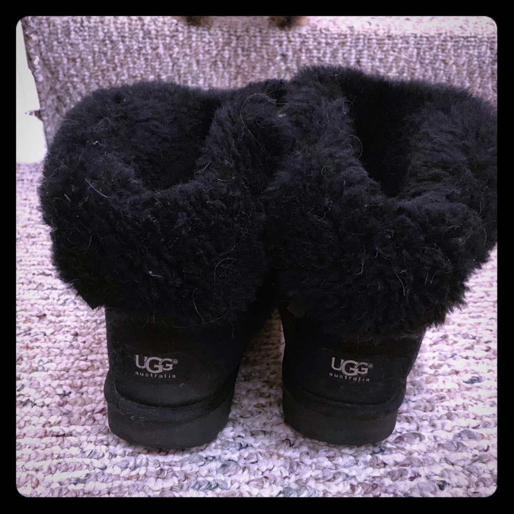 UGGS Short Bailey bows in black authentic